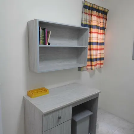 Pelican Court Apartment