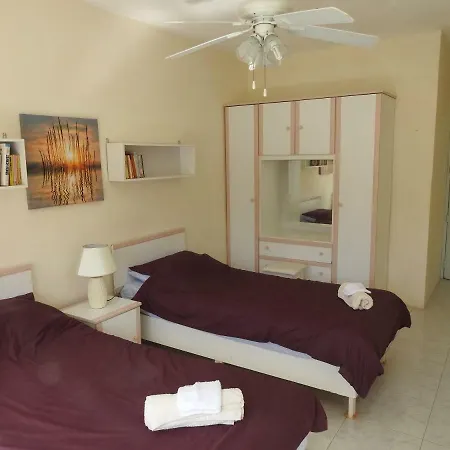 Pelican Court Apartment